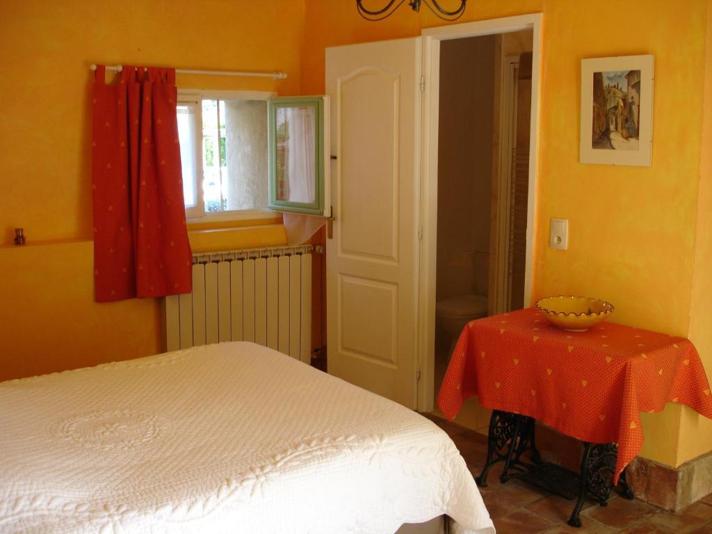 Hotel Domaine De La Grange Neuve La Roque-sur-Pernes Camera foto