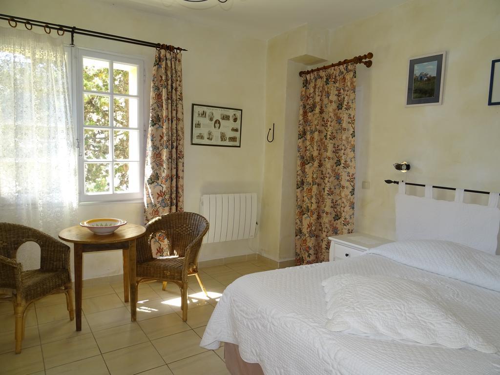 Hotel Domaine De La Grange Neuve La Roque-sur-Pernes Esterno foto