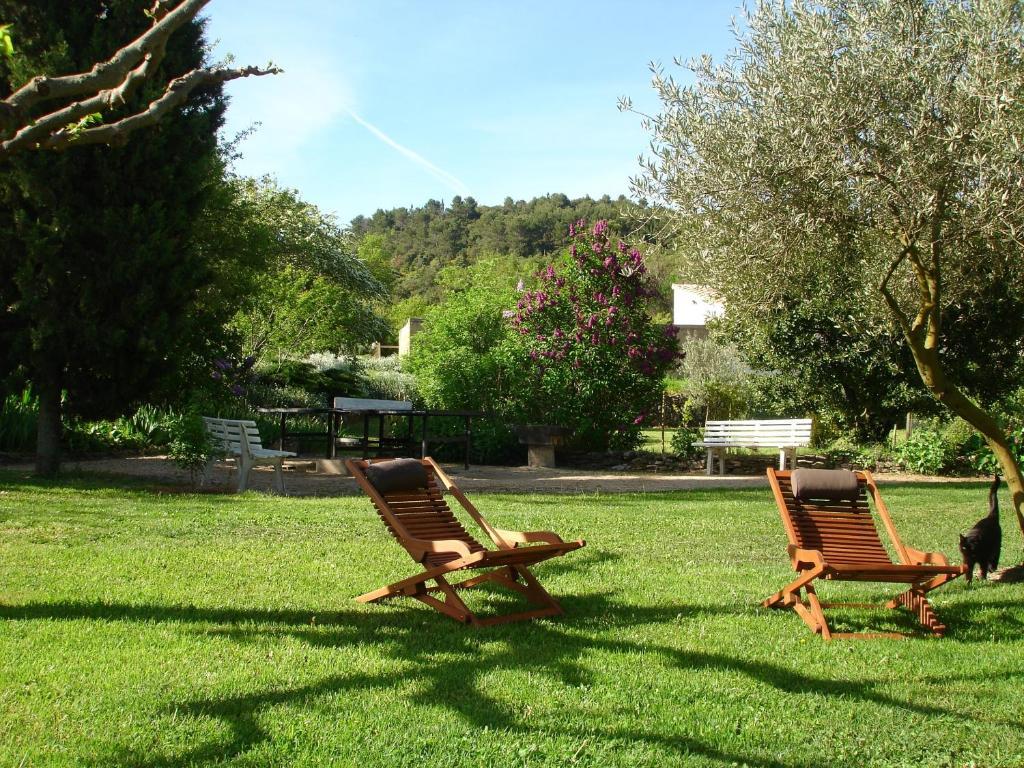 Hotel Domaine De La Grange Neuve La Roque-sur-Pernes Esterno foto
